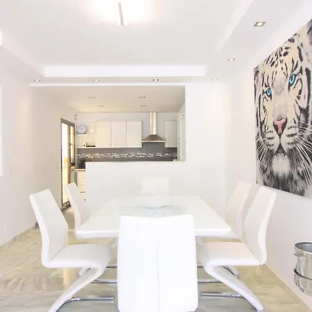 Modern Penthouse Frontline Urbanisation Marbella