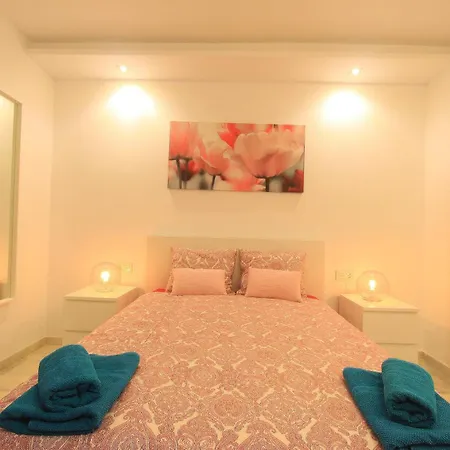 Modern Penthouse Frontline Urbanisation Marbella