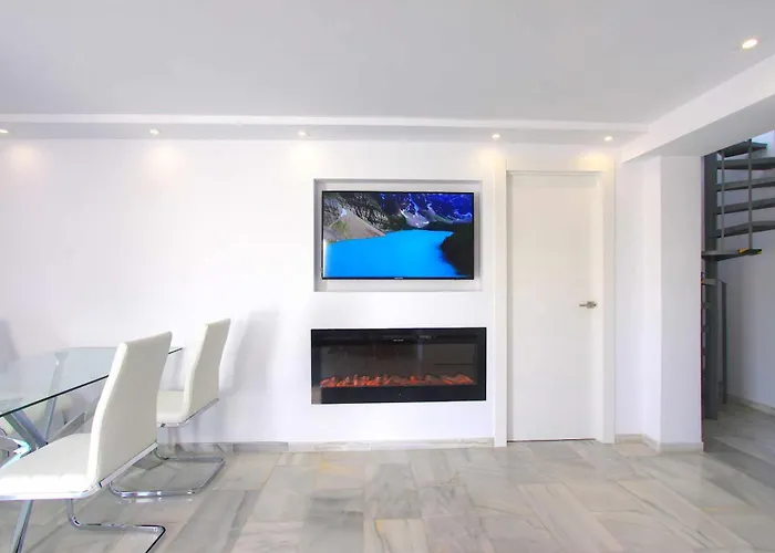 Апартаменти Modern Penthouse Frontline Urbanisation Марбелья