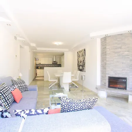 Modern Penthouse Frontline Urbanisation شقة