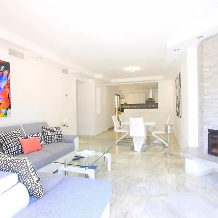 Modern Penthouse Frontline Urbanisation